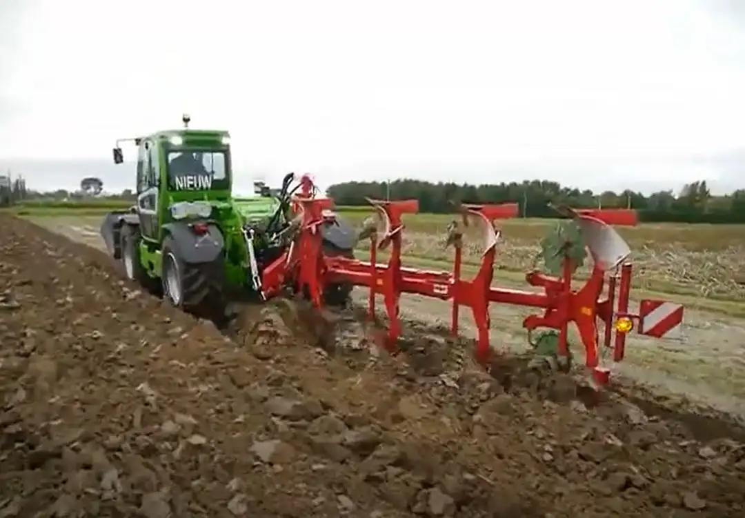 Merlo 32.6 ładowarka na drodze